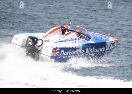 La rete Pertemps Team durante la cerimonia inaugurale Scottish Grand Prix del mare, tenutasi a Greenock sul Firth of Clyde. Foto Stock