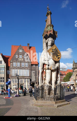 Bremen Roland, statua in piazza del mercato nel centro storico, punto di riferimento, Bremen, Germania Foto Stock