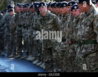 Le truppe del 21 Regiment ingegnere si preparano a marzo a Ripon Cathedral, North Yorkshire dopo il ritorno a casa dall'Afghanistan. Foto Stock