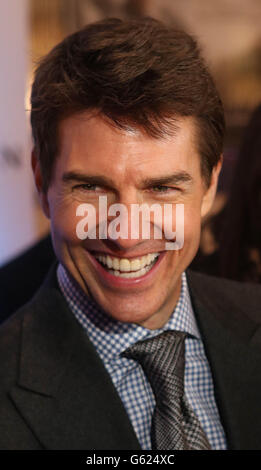 Tom Cruise sul tappeto rosso per la prima di Oblivion, al Savoy Theatre di Dublino. Foto Stock