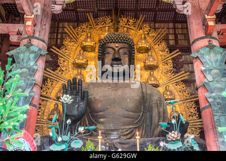 Gigantesca statua del Buddha di Nara Giappone Foto Stock