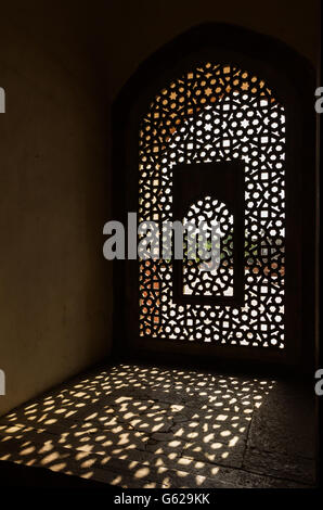 Finestra della tomba di Humayun a Delhi in India Foto Stock