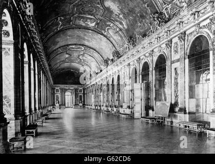 Galeries des Glaces / Sala degli specchi dove è stato firmato il Trattato di pace di Versailles. Foto Stock