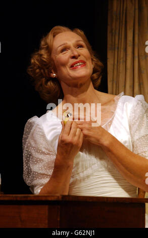 L'attrice STATUNITENSE Glenn chiude sul palco durante le prove per il Tennessee Williams "A Street Car named Desire" al Lyttleton Theatre. Foto Stock