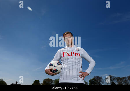 Calcio - Shooting Star Chase Charity Photoshoot - Motspur Park. Damien Duff di Fulham promuove l'evento di beneficenza Shooting Star Chase al Motspur Park. Foto Stock