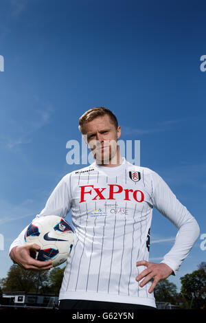 Calcio - Shooting Star Chase Charity Photoshoot - Motspur Park. Damien Duff di Fulham promuove l'evento di beneficenza Shooting Star Chase al Motspur Park. Foto Stock