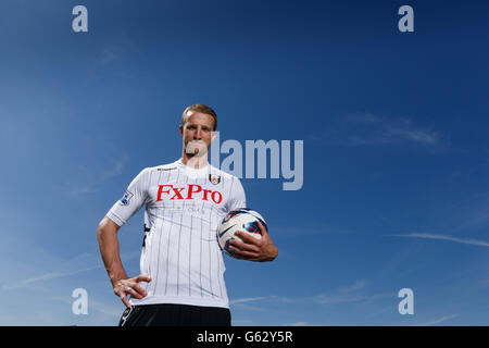 Calcio - Shooting Star Chase Charity Photoshoot - Motspur Park. Fulham's Brede Hangeland promuove l'evento di beneficenza Shooting Star Chase al Motspur Park. Foto Stock