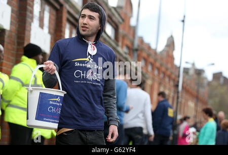 Calcio - Barclays Premier League - Fulham v Reading - Craven Cottage. Il denaro viene raccolto per Shooting Star Chase Foto Stock