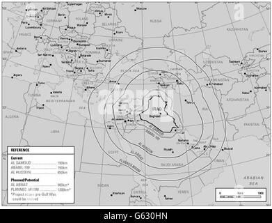 Immagine del dossier del governo britannico sulle prove contro il presidente iracheno Saddam Hussein che mostra la gamma dei missili balistici attuali e pianificati / potenziali del paese. * il documento afferma che l'Iraq ha costruito un nuovo banco di prova per lo sviluppo di missili in grado di raggiungere le aree della base sovrana britannica a Cipro e ai membri della NATO (Grecia e Turchia), nonché tutti i vicini del Golfo dell'Iraq e Israele. 14/07/2004 l'indagine di Lord Butler sui fallimenti dell'intelligenza nel periodo di guerra in Iraq sarà pubblicata più tardi mercoledì 14 luglio 2004. Foto Stock