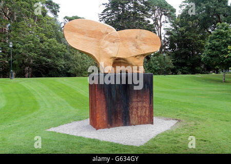 Il A.W.B. (Billy) Vincent Memorial nella motivazione di Muckross House, Killarney nella Contea di Kerry, Irlanda. Foto Stock