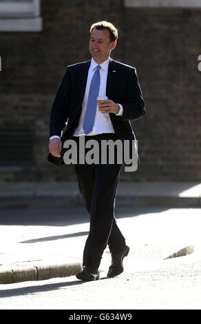 Il Segretario della Sanità Jeremy Hunt arriva per un incontro del gabinetto al 10 di Downing Street nel centro di Londra. Foto Stock