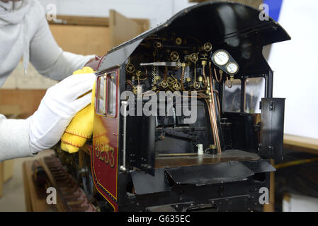 Il modello di qualità a 5 gauge della locomotiva di classe Princess Coronation 'Duchess of Sutherland' costruita da G&amp;N Gregson è esposto alla casa d'asta Vectus a Stockton on Tees e andrà sotto il martello in maggio e si prevede di raggiungere almeno &Pound;20,000. Foto Stock