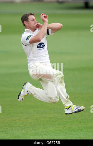 Cricket - LV= Campionato della contea - Divisione uno - giorno uno - Surrey v Sussex - Kia Oval. James Anyon, Sussex Foto Stock