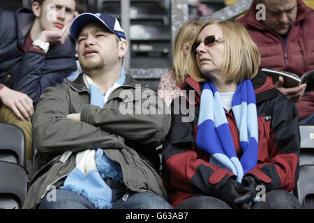 Calcio - npower Football League 1 - Notts County / Coventry City - Meadow Lane. I fan di Coventry City si immergersi nell'atmosfera degli stand Foto Stock