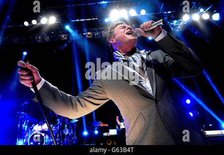 Blu al Shepherd's Bush Empire - Londra. Lee Ryan of Blue si esibisce al Shepherd's Bush Empire di Londra. Foto Stock