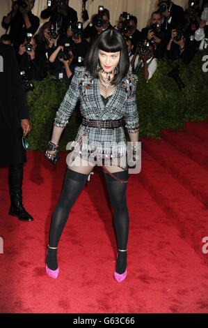 Madonna partecipa al 'Punk': Chaos to Couture' Costume Institute Benefit Gala al Metropolitan Museum di New York. Foto Stock