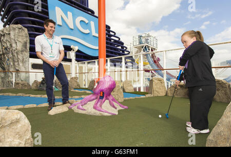 Norwegian Breakaway arriva a Southampton Foto Stock