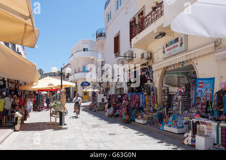 Negozi turistici nella città vecchia, la città di Kos, Kos (Cos), del Dodecaneso, Egeo Meridionale Regione, Grecia Foto Stock