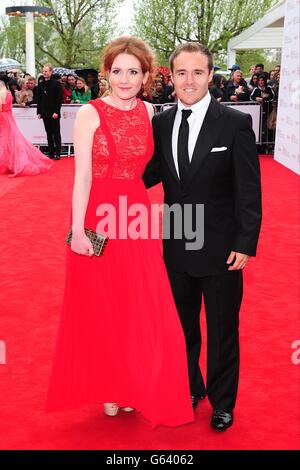 Jennie McAlpine e Alan Halsall in arrivo per il 2013 Arqiva British Academy Television Awards al Royal Festival Hall di Londra. Foto Stock