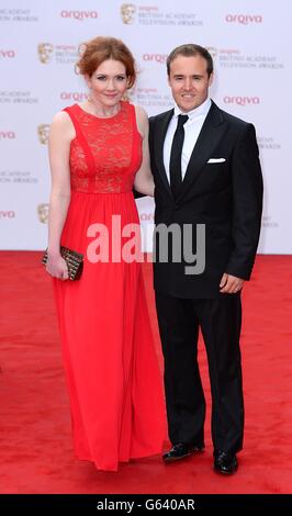 Jennie McAlpine e Alan Halsall in arrivo per il 2013 Arqiva British Academy Television Awards al Royal Festival Hall di Londra. Foto Stock