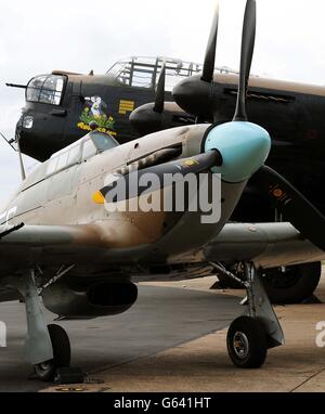 Dambusters 70 ° anniversario. Un Lancaster e uragano a RAF Coningsby. Foto Stock