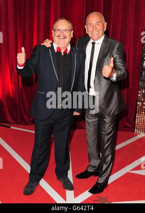 Tommy Cannon e Bobby Ball arrivano per i British SOAP Awards 2013 a MediaCityUK, Salford, Manchester. Foto Stock