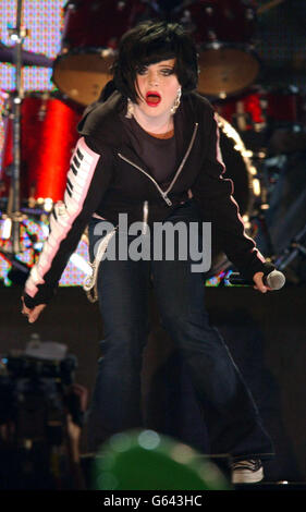 . Kelly Osbourne si esibisce sul palco al Smash Hits T4 poll Winners Party presso la London Arena. Foto Stock