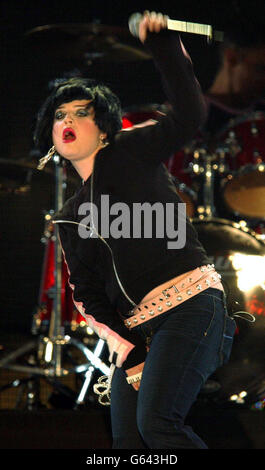 . Kelly Osbourne si esibisce sul palco al Smash Hits T4 poll Winners Party presso la London Arena. Foto Stock