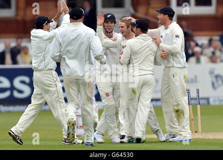 Il Kane Williamson della Nuova Zelanda festeggia durante il primo test al Lord's Cricket Ground di Londra. Foto Stock