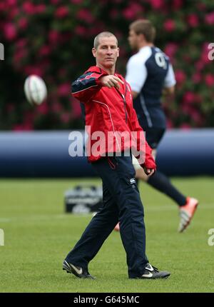 Rugby Union - Inghilterra / Barbariani - Inghilterra Training - Pennyhill Park. L'Inghilterra dirige il pullman Stuart Lancaster durante una sessione di allenamento al Pennyhill Park, Surrey. Foto Stock