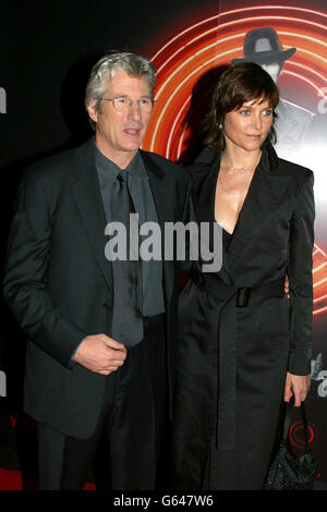 Gere - Chicago Premiere. Richard Gere e sua moglie Carey Lowell arrivano al Warner West End di Londra per la prima britannica di Chicago. Foto Stock