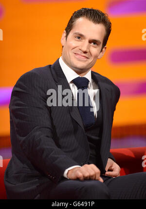 Henry Cavill durante le riprese dello spettacolo Graham Norton di questa settimana presso i London Studios, a Londra. Foto Stock