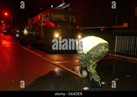 La Dea Verde per le strade di Huntingdon mentre imballano le loro attrezzature via dopo aver messo fuori un fuoco di automobile, come il colpo di fuoco comincia. Foto Stock