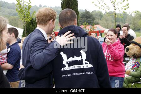 Il principe Harry posa per una foto a Tedworth House, Tidworth, Wiltshire, dove lui e il duca di Cambridge hanno ufficialmente aperto un Centro di recupero Aiuto per gli Eroi. Foto Stock