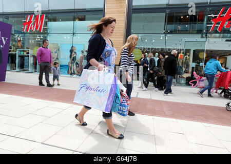 Whiteley Village Shopping Apertura centrale Foto Stock