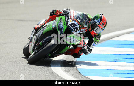 Corse automobilistiche - Campionato Mondiale FIM Superbike - gara 5 - Donington Park. Tom Sykes del Kawasaki Racing Team Foto Stock