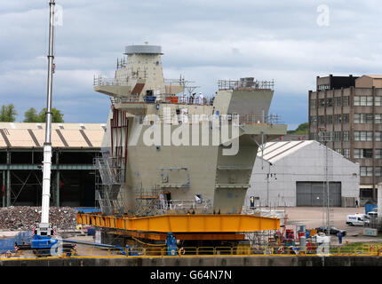 Una visione generale durante uno sguardo al lavoro sull'isola di Aft, la sezione finale per la Queen Elizabeth Aircraft Carrier al BAE Systems di Scotstoun a Glasgow. L'Aft Island verrà caricata su una chiatta prima di essere trasportata a Rosyth, dove si trova il resto della portaerei. Foto Stock