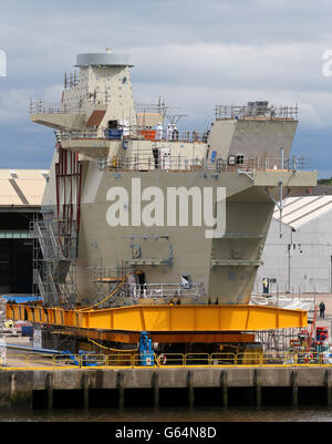 Una visione generale durante uno sguardo al lavoro sull'isola di Aft, la sezione finale per la Queen Elizabeth Aircraft Carrier al BAE Systems di Scotstoun a Glasgow. L'Aft Island verrà caricata su una chiatta prima di essere trasportata a Rosyth, dove si trova il resto della portaerei. Foto Stock