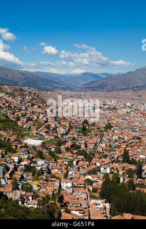 Panoramica di Cusco nelle montagne delle Ande del Perù Foto Stock