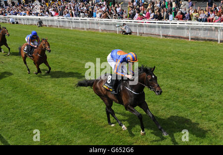 Il fantino Joseph o'Brien guida il mago alla vittoria nei Tattersalls Irlandesi 2,000 Guineas durante il Tattersalls Irish 2000 Guineas Day all'ippodromo di Curragh, nella contea di Kildare. Foto Stock