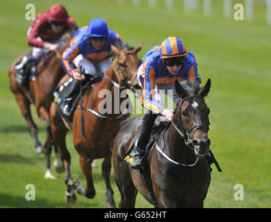 Il fantino Joseph o'Brien guida il mago alla vittoria nei Tattersalls Irlandesi 2,000 Guineas durante il Tattersalls Irish 2000 Guineas Day all'ippodromo di Curragh, nella contea di Kildare. Foto Stock