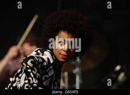 Field Day Festival - Londra. Solange Knowles si esibisce al Field Day Festival di Victoria Park, nella zona est di Londra, il 25 maggio 2013. Foto Stock