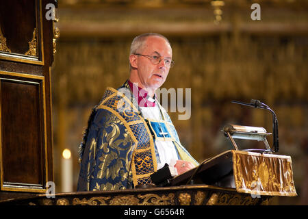 Arcivescovo di Canterbury, Justin Welby partecipa a un servizio presso l'Abbazia di Westminster nel centro di Londra per celebrare il 60° anniversario dell'incoronazione della Regina. Foto Stock