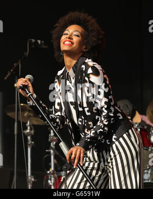 Field Day Festival - Londra. Solange Knowles si esibisce al Field Day Festival di Victoria Park, nella zona est di Londra. Foto Stock