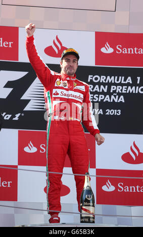 Auto - Formula uno Motor Racing - Gran Premio di Spagna - Race Day - Circuit de Catalunya. Fernando Alonso della Ferrari celebra la sua vittoria nel Gran Premio di Spagna Foto Stock