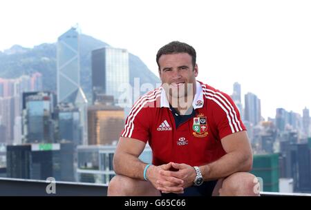 Jamie Roberts dei Lions britannici e irlandesi pone per una foto sul tetto del Grand Hyatt di Hong Kong. Foto Stock