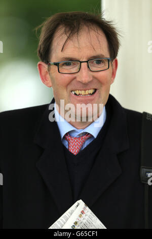 Corse di cavalli - 2013 Dante Festival - Tattersalls Musidora Stakes Day - York Racecourse. James Fanshawe, allenatore Foto Stock
