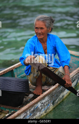 Semporna,Sabah Malaysia - 18 Maggio 2016 : il campo della vita e dell'ambiente del mare comunità zingare che vivono sull'isola Foto Stock