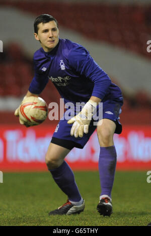 Calcio - fa Youth Cup - Semifinale - prima tappa - Nottingham Forest / Norwich City - City Ground. Portiere Jordan Smith, Nottingham Forest. Foto Stock