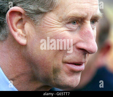 S.A.R. il Principe Carlo, il Principe del Galles durante una visita a Clitheroe nel Lancashire. Foto Stock